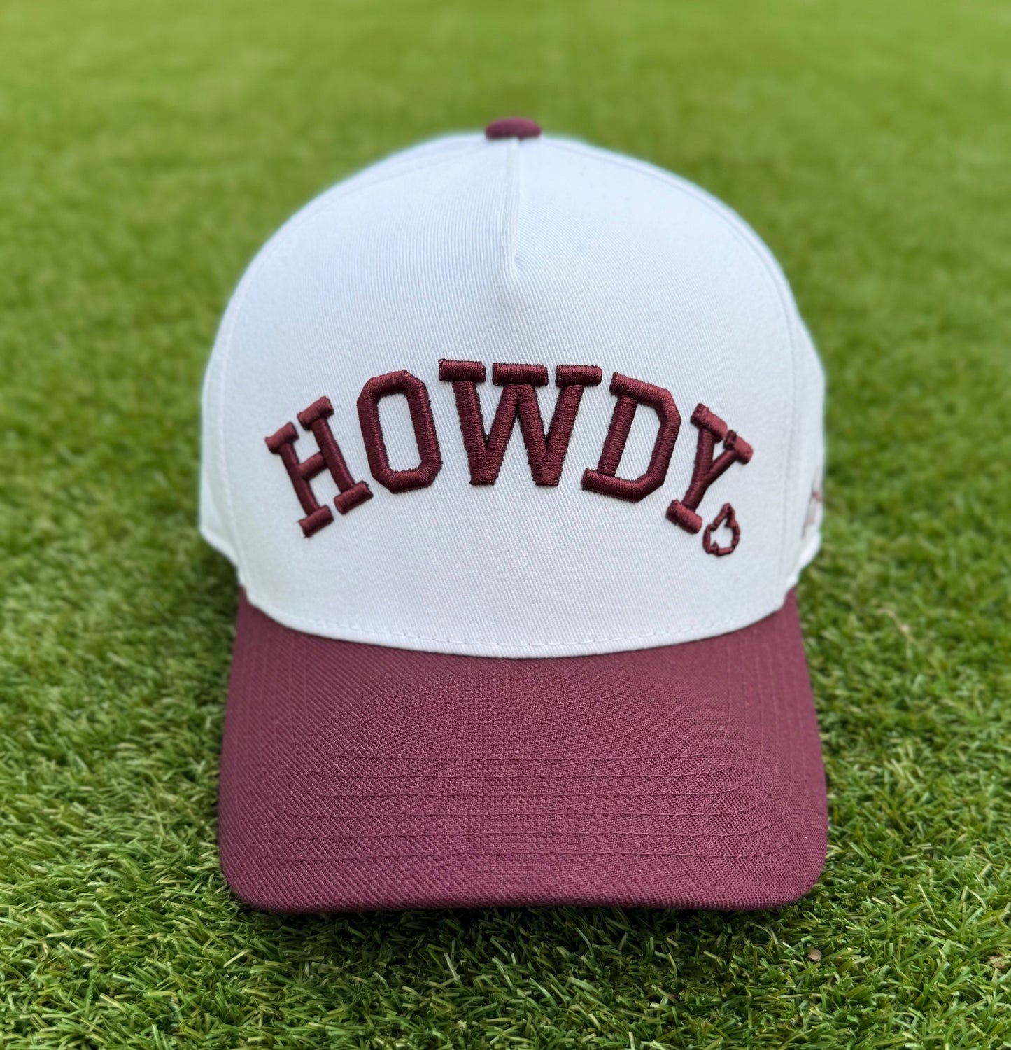 HOWDY TRUE Maroon & White Two-Tone | Pre-curved Snapback