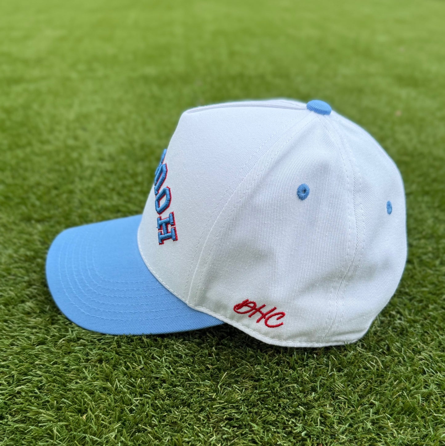 Retro - Sky Blue & Red Outline | Pre-curved Snapback