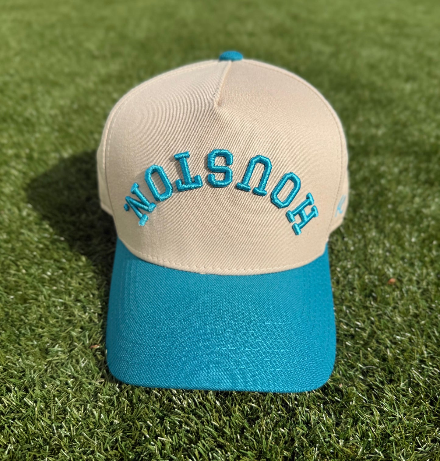 Off-White & Aqua Blue | Pre-curved Snapback