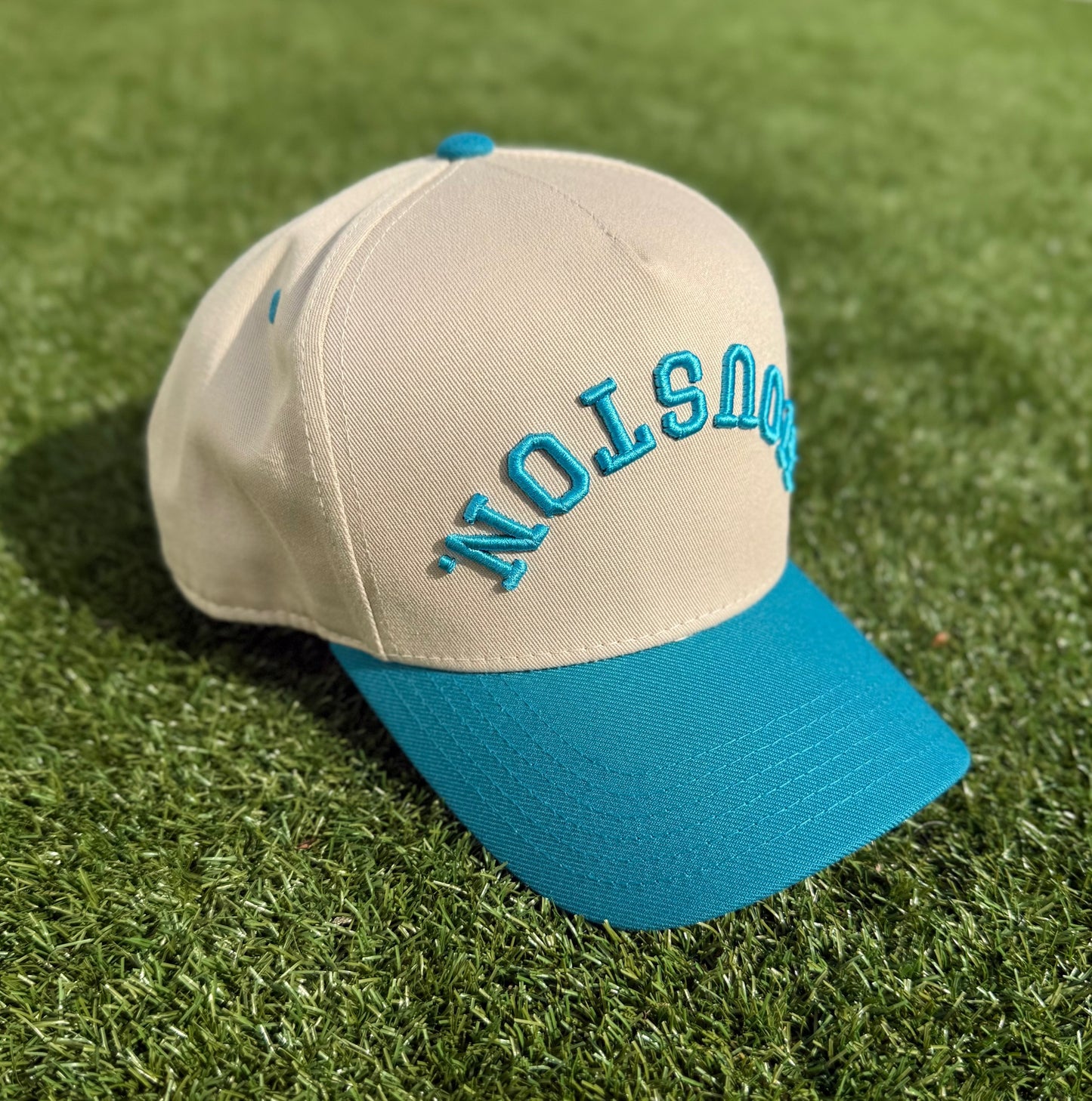 Off-White & Aqua Blue | Pre-curved Snapback